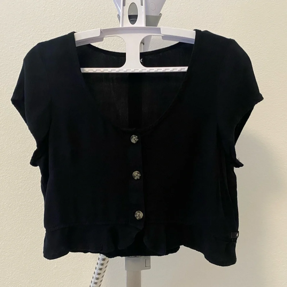 Hurley Sydney Short Sleeved Crop Top with Ruffled bottom - XS - black - Picture 1 of 5